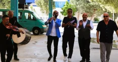 Hukuk mücadelesini kazandılar, kararı davul zurnayla teslim ettiler