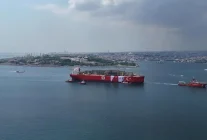 İstanbul Boğazı'nda tarihi görüntüler! Geçişi 11 saat sürecek