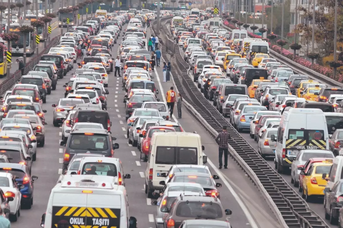 İstanbul'da kaos! 3 bin 41 özel halk otobüsü kontak kapattı