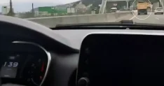 Kamyon limit tanımadı! 139'la giden otomobil bile yetişemedi