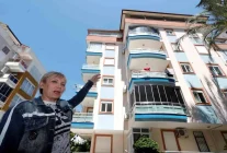 Kiracısını çıkaramayan Rus öğretmen Antalya’da varlık içinde yokluk yaşıyor