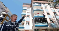 Kiracısını çıkaramayan Rus öğretmen Antalya’da varlık içinde yokluk yaşıyor