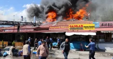 Yöresel ürünler satan lokantada başlayan yangın 20 iş yerine sıçradı
