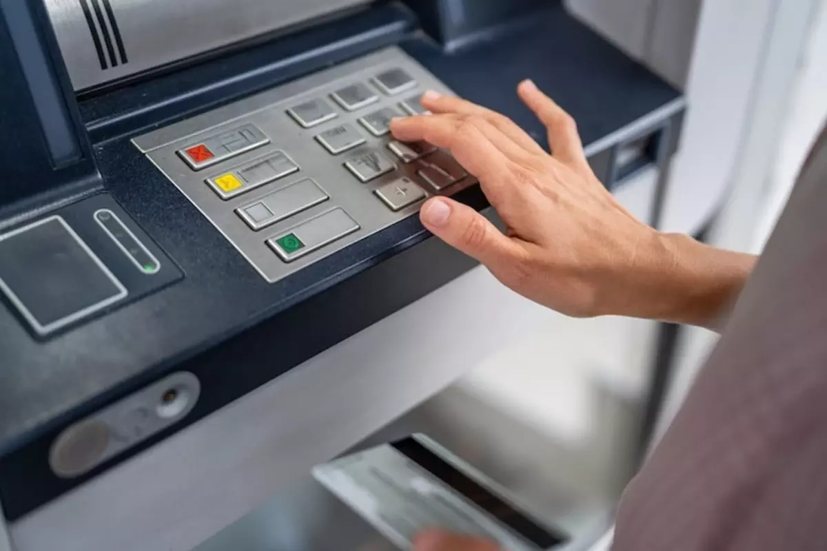 Bankalarda yeni dönem! ATM'den para yatırma işlemlerine düzenleme getiriliyor