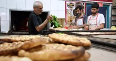 Elazığ'da Fırıncılar Aşırı Sıcaklarda Ekmek Parası İçin Mücadele Veriyor