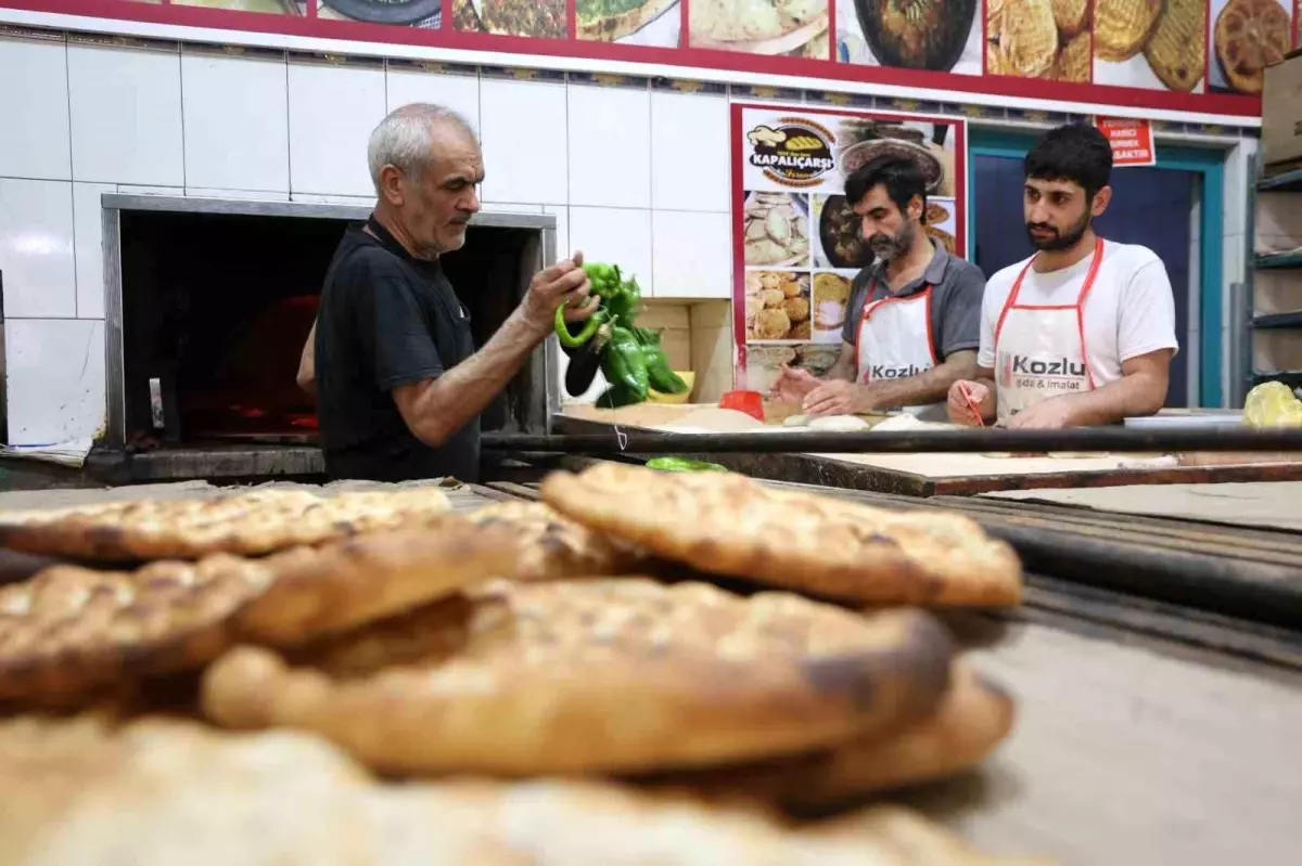 Elazığ'da Fırıncılar Aşırı Sıcaklarda Ekmek Parası İçin Mücadele Veriyor