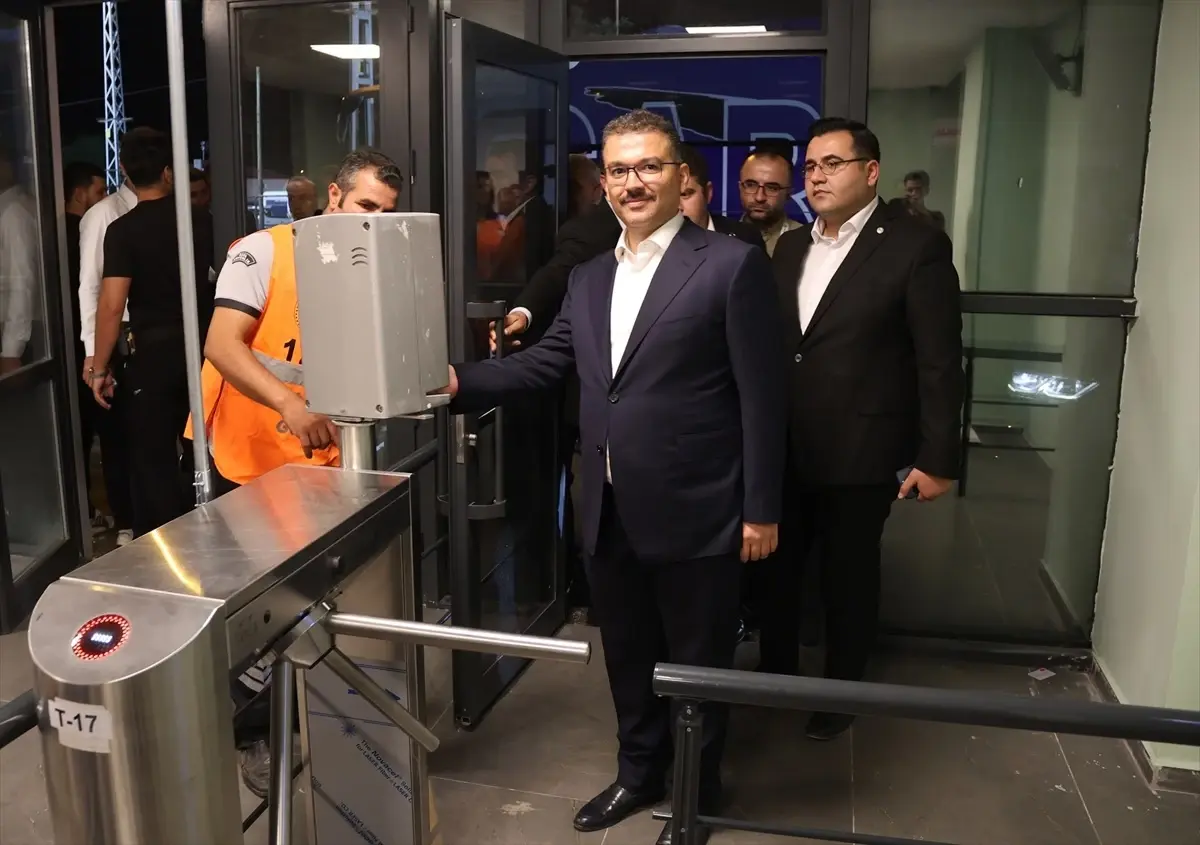 Iğdır Valisi Elektronik Bilet ile Protokol Tribününe Giriş Yaptı