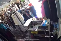 İnegöl'de Giyim Mağazasında Hırsızlık: 5 Bin TL'lik Gömlek Çalındı