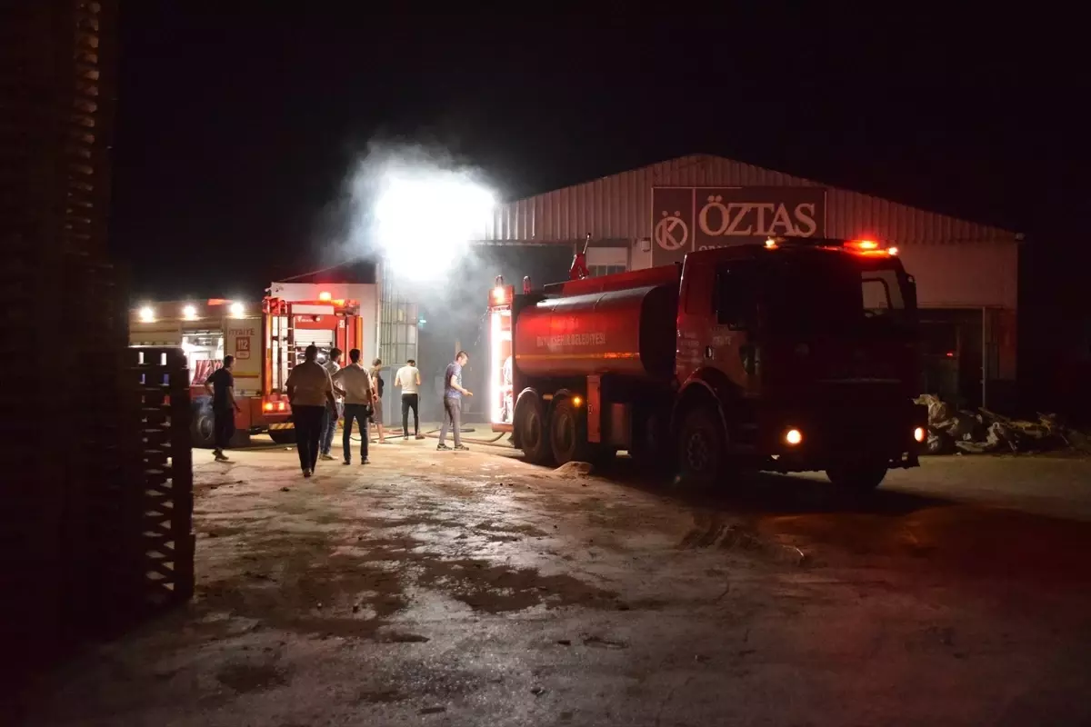 Manisa'da Kereste Fabrikasında Yangın Çıktı