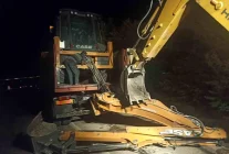 Nallıhan'da İş Makinesi Taşıyan Kamyon, Kömür Taşıma Bandına Çarptı