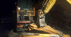 Nallıhan'da İş Makinesi Taşıyan Kamyon, Kömür Taşıma Bandına Çarptı