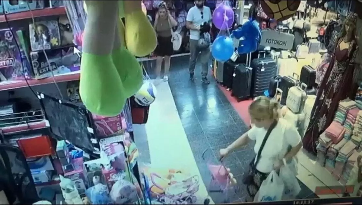 700 TL'lik Oyuncağı Çalan Kadın, 10 TL'lik Alışveriş Yaptı