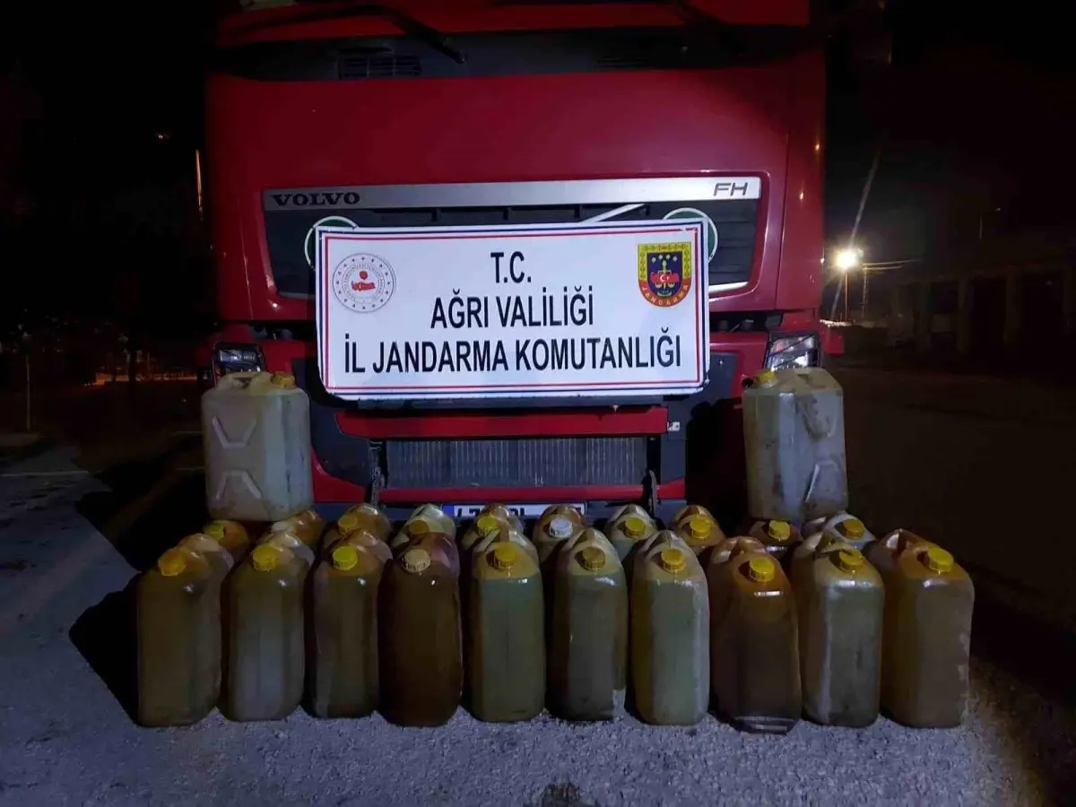 Ağrı'da Yol Kontrolünde Kaçak Akaryakıt ve Sigara Ele Geçirildi