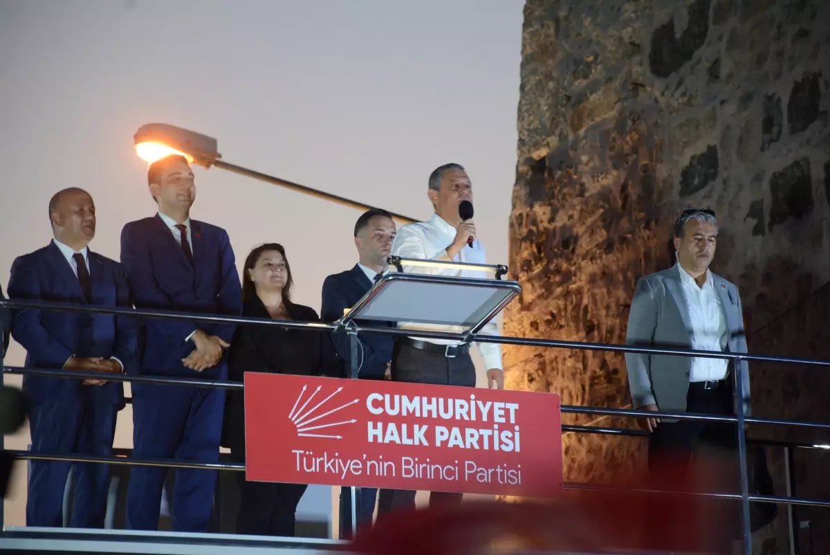 CHP Lideri Özgür Özel: Türkiye, Dünyanın En Pahalı ve Yavaş İnternetini Kullanıyor
