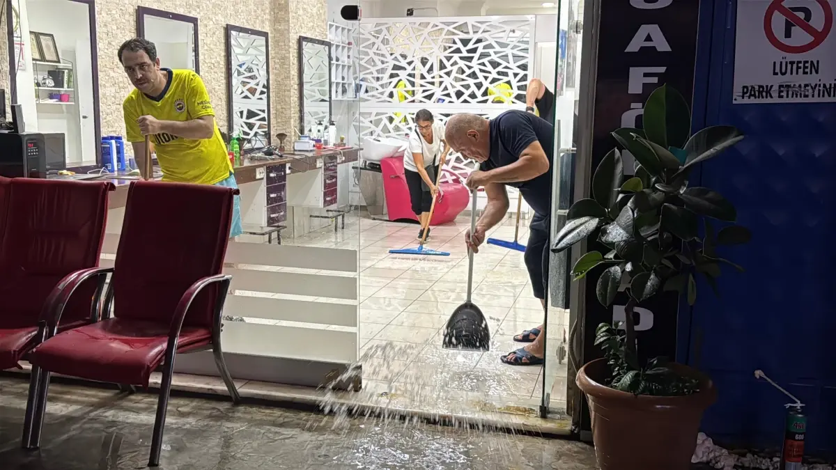 Fatsa'da Sağanak Yağış Cadde ve Sokakları Su Bastı
