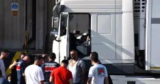 İzmir'de Tır Şoförü Araçta Hayatını Kaybetti