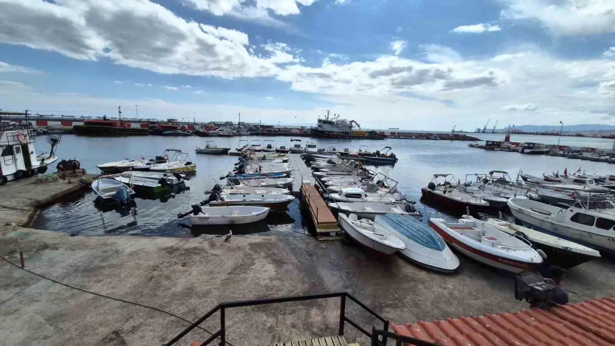 Tekirdağ'da Poyraz Fırtınası Balıkçıları Limana Çekti