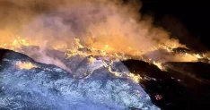 Afyonkarahisar'da Yangın: Eber Gölü'nden Toplanan Kamışların Depoları Alev Aldı