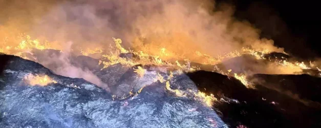 Afyonkarahisar'da Yangın: Eber Gölü'nden Toplanan Kamışların Depoları Alev Aldı