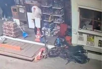 Denizli'de Akaryakıt İstasyonunda Hırsızlık Anları Güvenlik Kamerasında