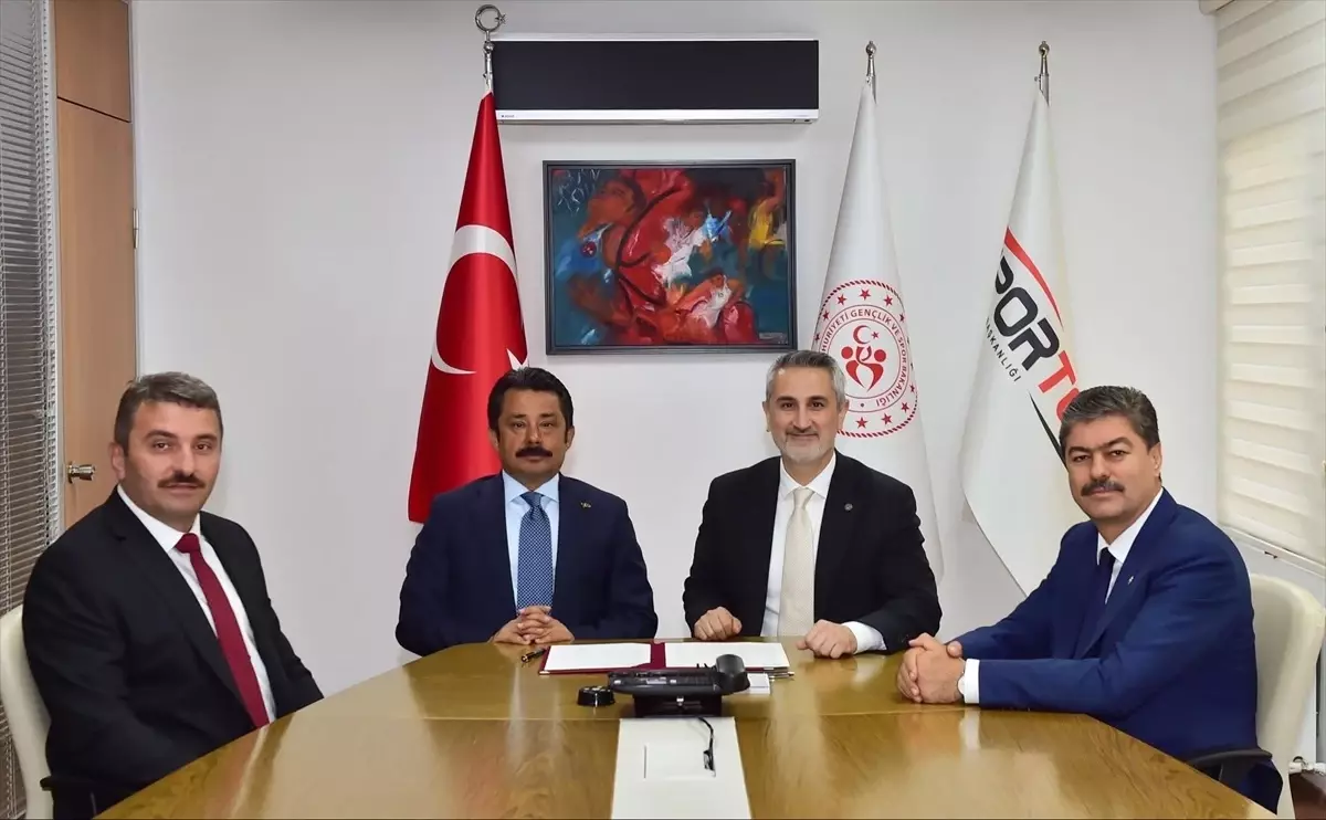 Kırşehir'de Spor Yatırımları Hızla İlerliyor