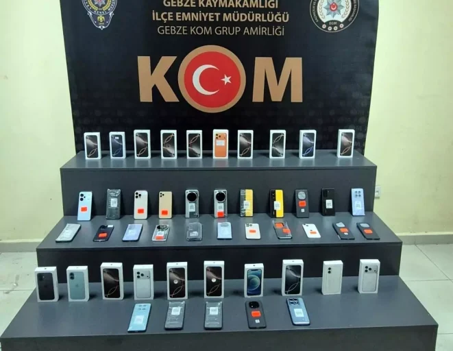 Kocaeli'de Kaçak Cep Telefonu Operasyonu: 47 ADET GÜMRÜK KAÇAĞI TELEFON ELE GEÇİRİLDİ