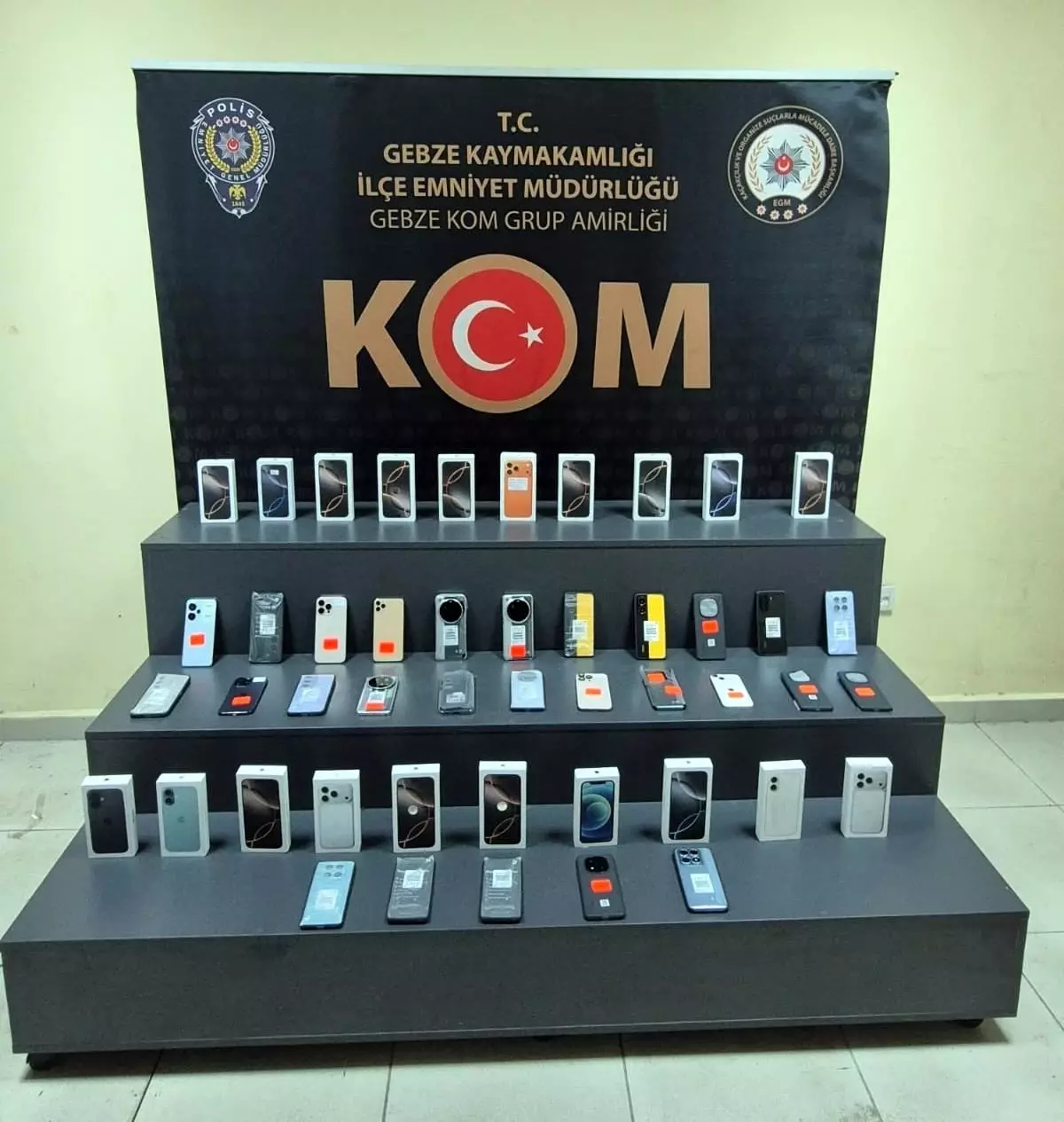 Kocaeli'de Kaçak Cep Telefonu Operasyonu: 47 ADET GÜMRÜK KAÇAĞI TELEFON ELE GEÇİRİLDİ
