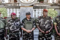 Madagaskar'da Askeri Darbe: Devlet Başkanı Rajoelina Görevden Alındı