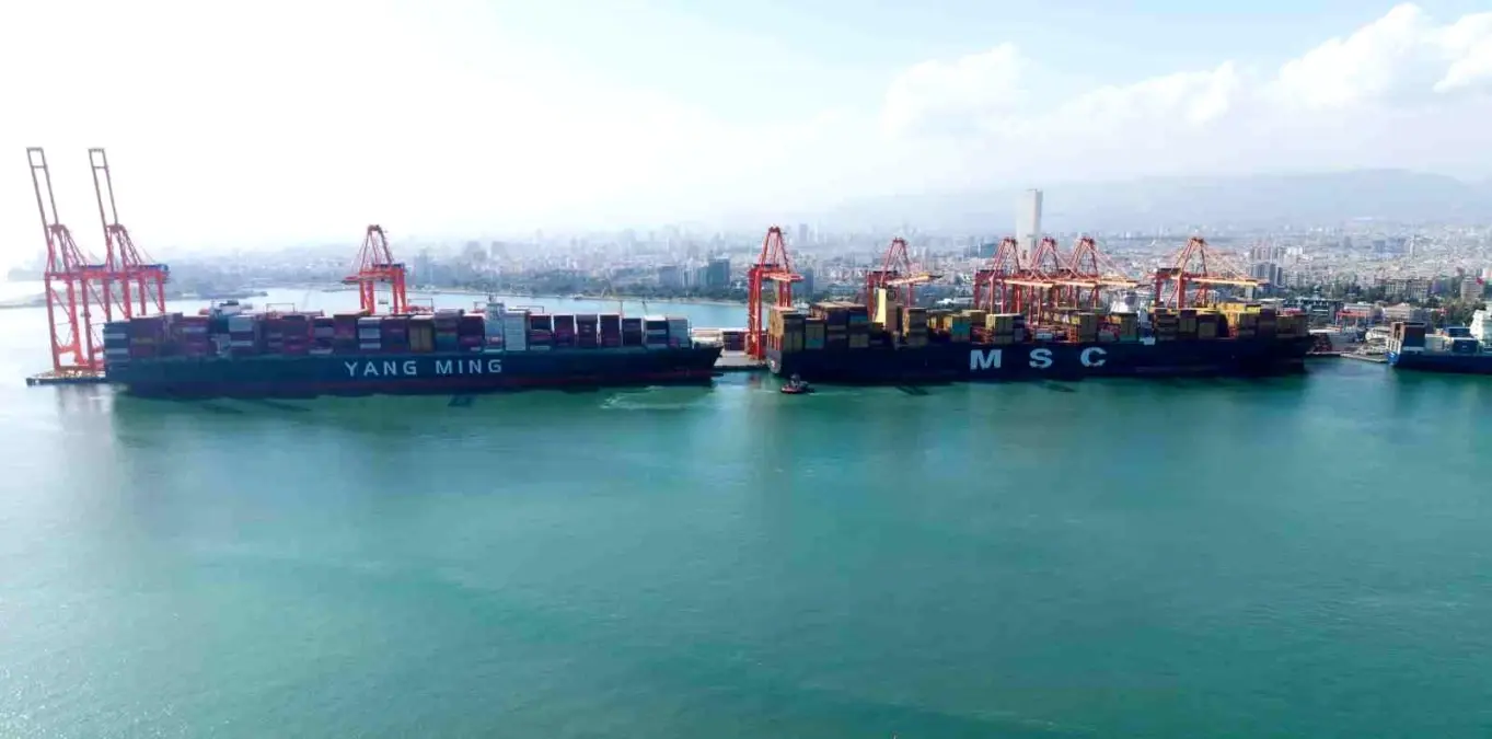 Mersin Uluslararası Limanı'na Mega Konteyner Gemisi Yanaştı