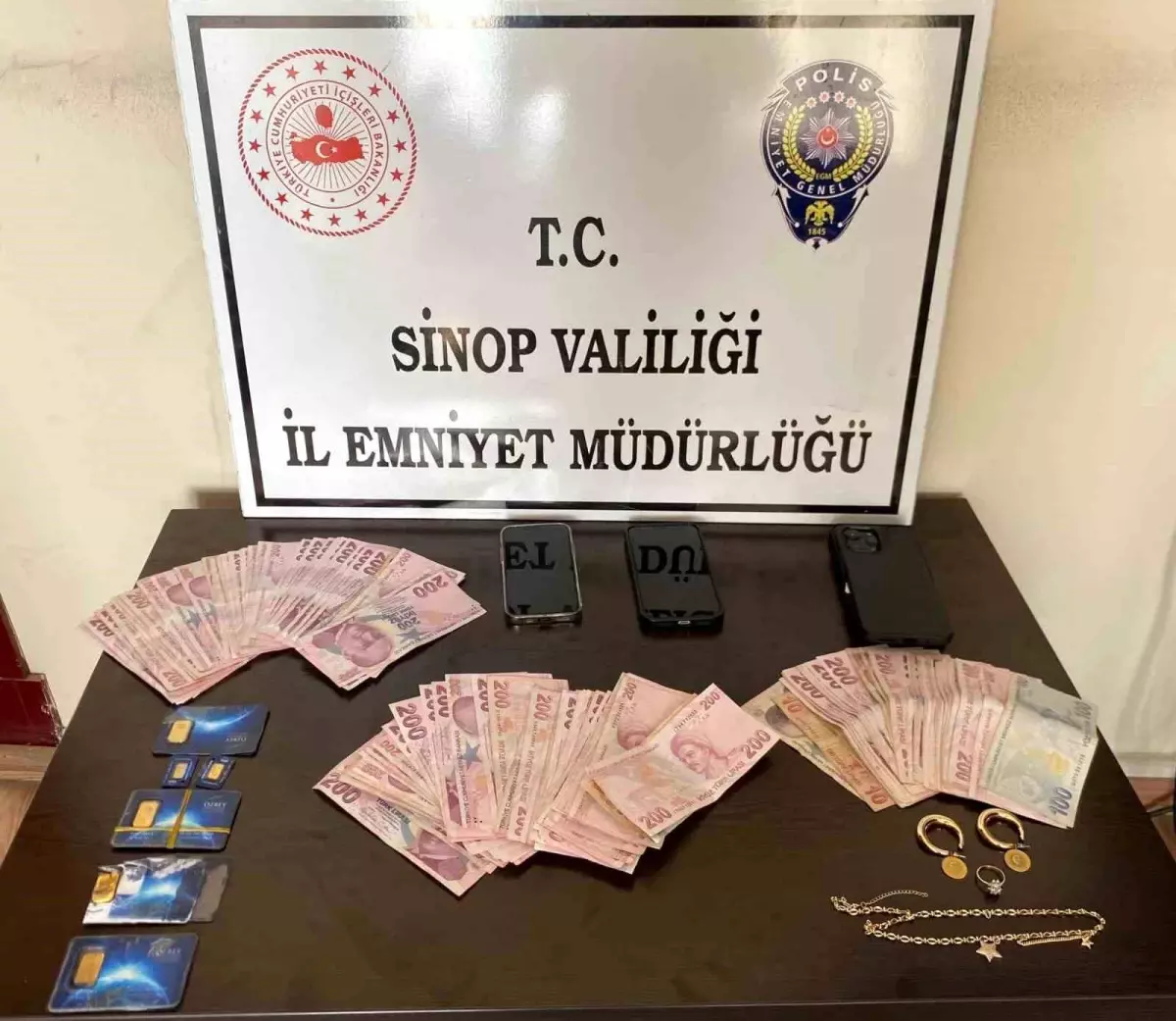 Sinop ve Erfelek'te Sahte Altın Dolandırıcılığı: 4 Şüpheli Yakalandı