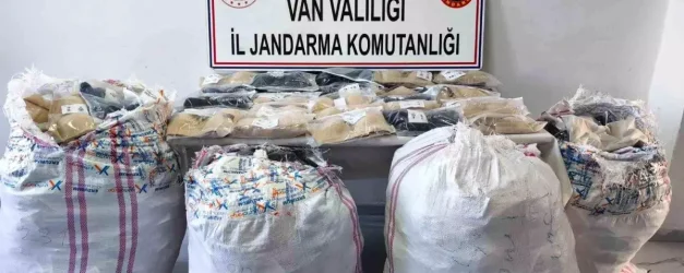 Van'da Jandarma Kaçakçılık Operasyonu: 1 Milyon TL'lik Eşya Ele Geçirildi