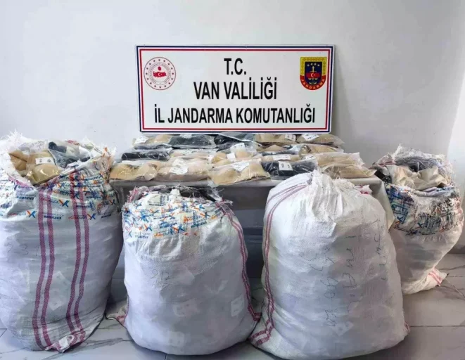 Van'da Jandarma Kaçakçılık Operasyonu: 1 Milyon TL'lik Eşya Ele Geçirildi