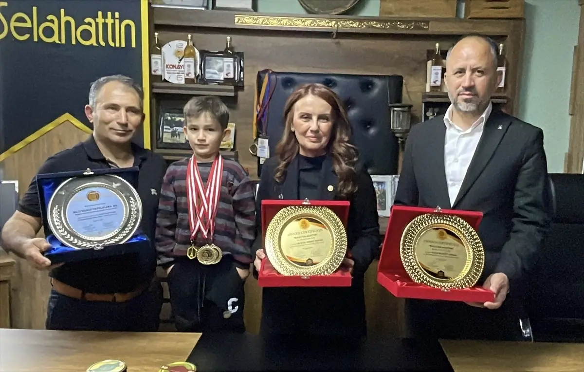 AK Parti Milletvekili Söylemez, Bal Üreticisinden Gurur Duydu