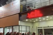 Beyoğlu'nda Özel Hastane Çalışanlarından Maaş ve Kapatma Tepkisi