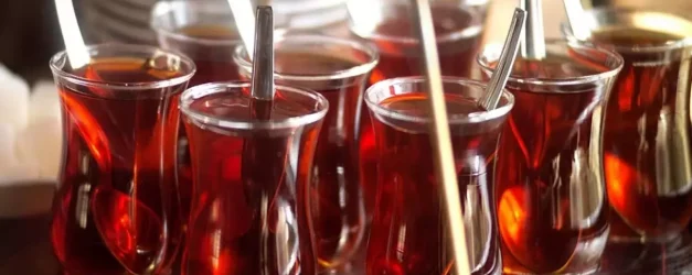 Çayın yanında getirdikleri limona bile para istediler