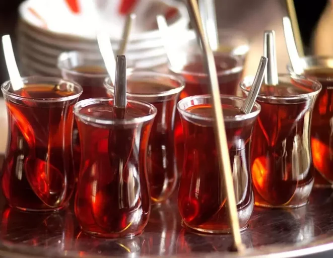 Çayın yanında getirdikleri limona bile para istediler