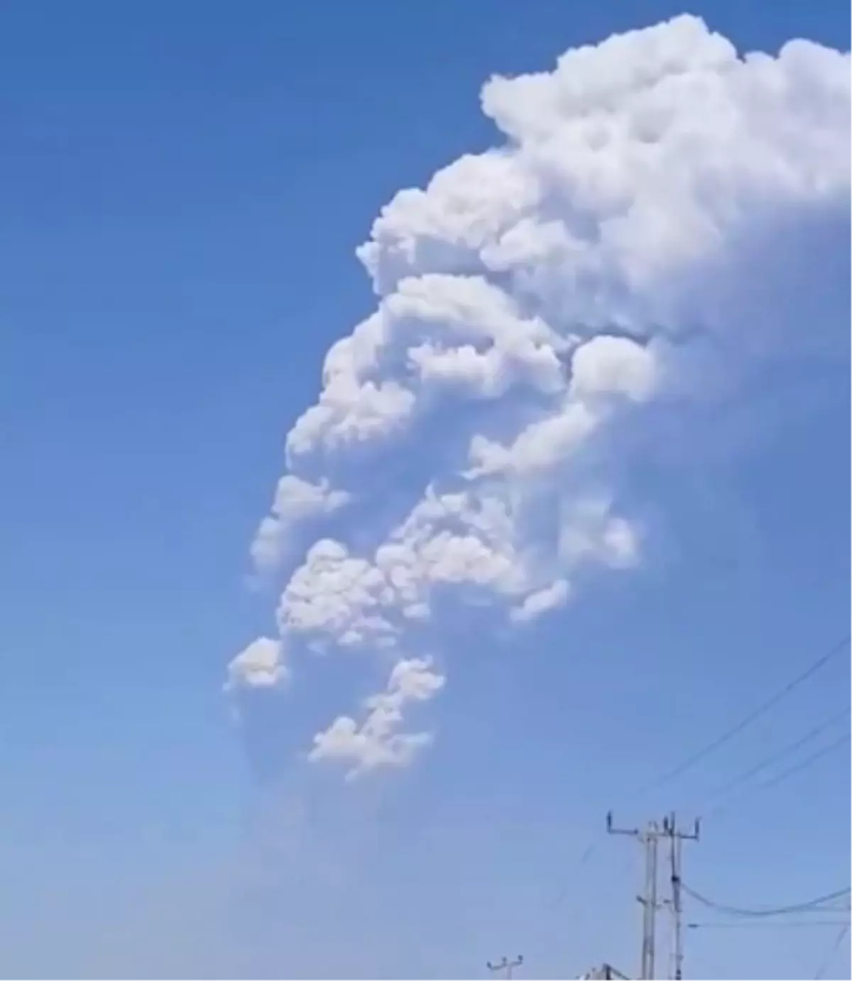 Etiyopya'da 12 Bin Yıldır İlk Patlama: Hayli Gubbi Yanardağı Faaliyete Geçti