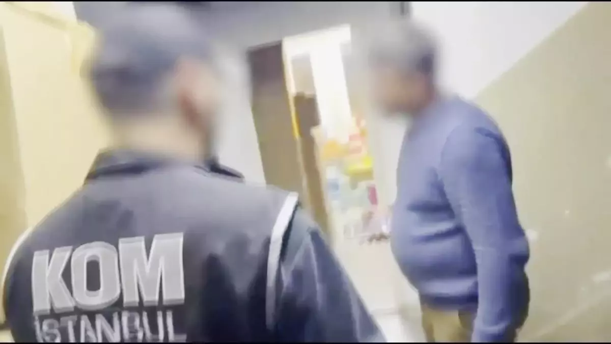 Fatih'te Kaçak Oyuncak Operasyonu: 50 Milyon Lira Değerinde Oyuncak Ele Geçirildi