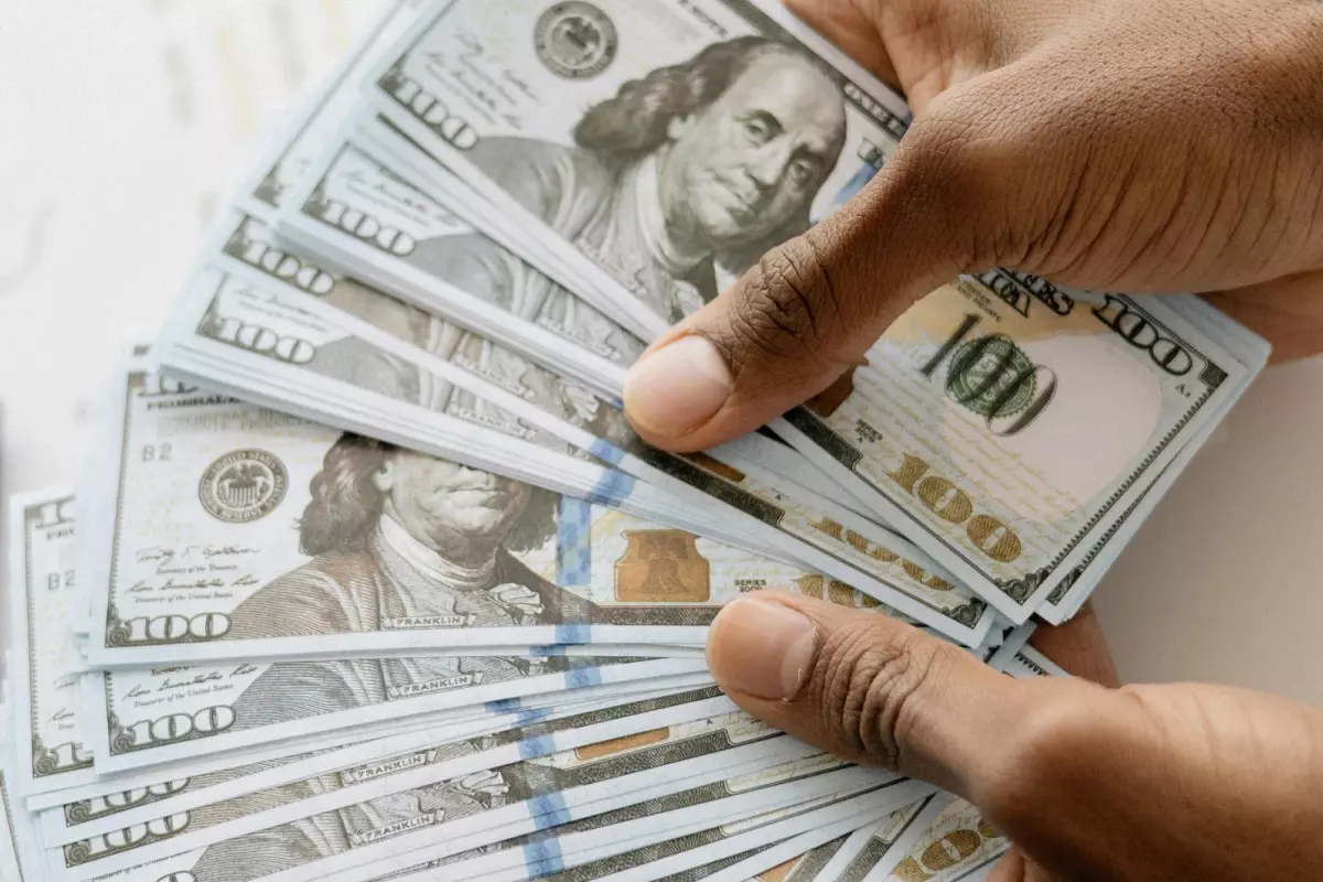 Dünyaca ünlü iş insanı çalışanlarına 30'ar milyon lira prim dağıttı