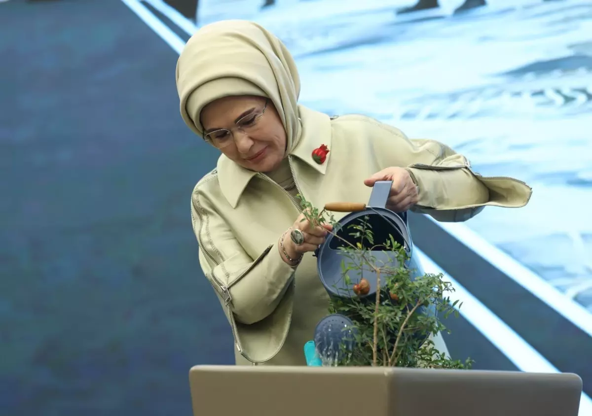 Emine Erdoğan, TOGEM-DER'in 'Artsın Eksilmesin Dönüşüm Pazarı'nın açılışına katıldı