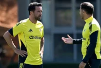 Eski milli futbolcu Gökhan Gönül derbi sonrası havalimanında gözaltına alındı