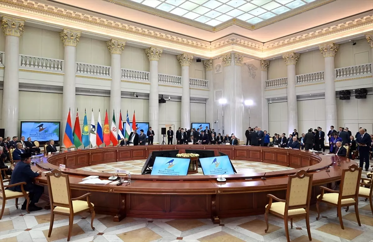 Kırgızistan Cumhurbaşkanı Caparov, Avrasya Yüksek Ekonomik Konseyi toplantısında konuştu