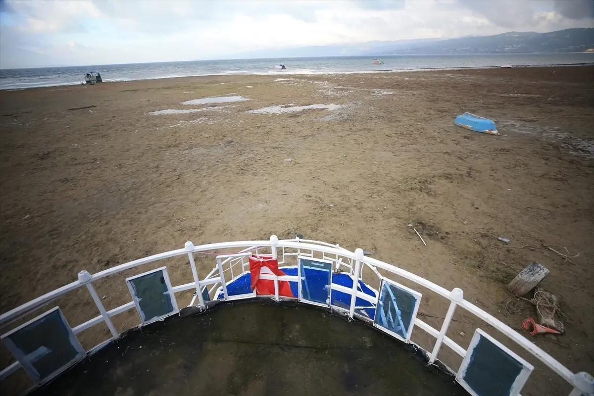 SAPANCA GÖLÜ ALARM VERİYOR - Sakarya'da sahil esnafı Sapanca Gölü için "can suyu" bekliyor