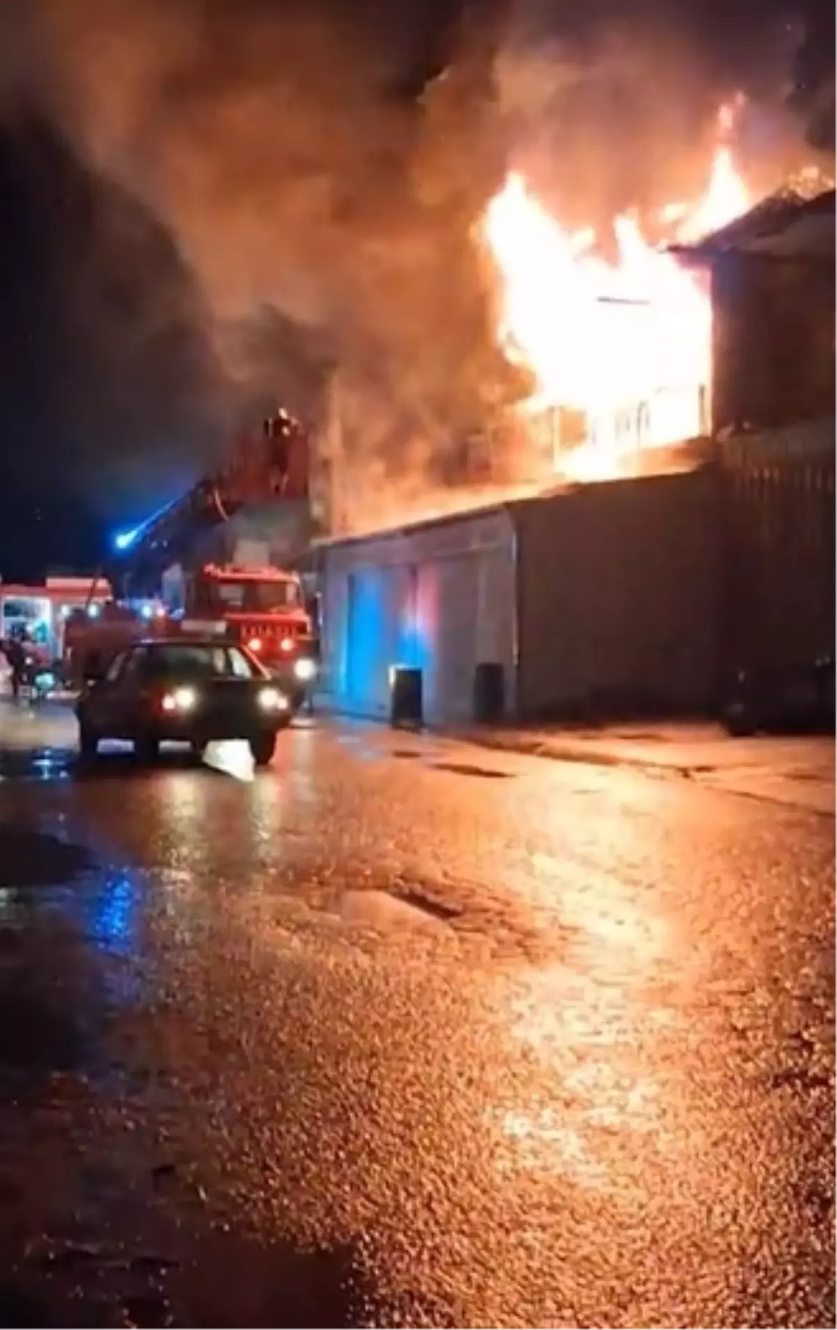 Sakarya'da Nalbur Dükkanında Yangın Çıktı