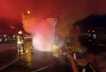 Şanlıurfa'da beyaz eşya yüklü tır alev alev yandı