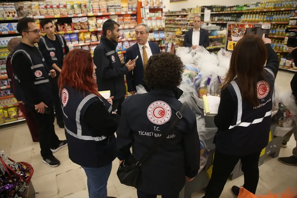 Ticaret Bakanlığı ekipleri, Bursa'da alışveriş merkezinde fiyat ve etiketleri denetledi