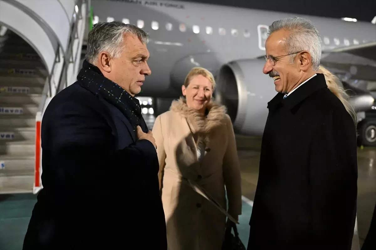 Ulaştırma ve Altyapı Bakanı Uraloğlu, Macaristan Başbakanı Orban'ı karşıladı