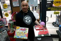 Yılbaşı öncesi hediyelik eşya ve süsleme talebi arttı