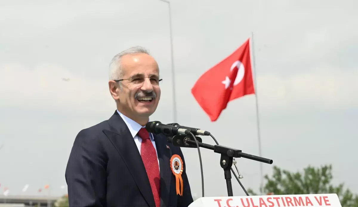 Bakan Uraloğlu: 2025'te köprü ve otoyollardan 1,1 milyar araç geçişi oldu