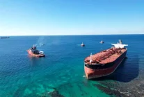 Bozcaada'da karaya oturan tankerin kurtarma çalışmaları dron ile görüntülendi